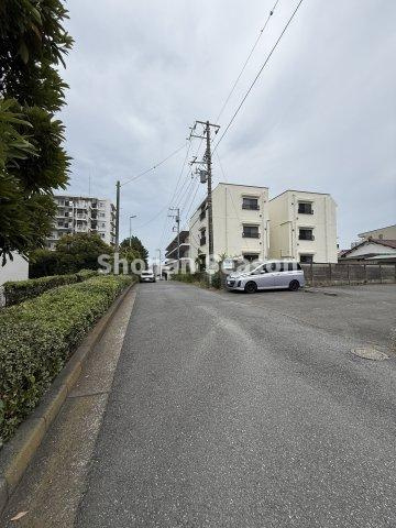 【周辺】 | 学区の小・中学校までどちらも徒歩4分ほど♪子育て世帯にもおすすめです！