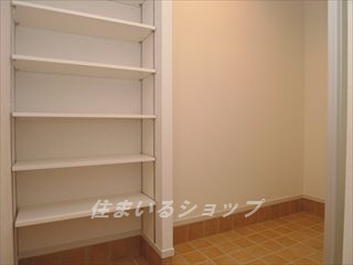 ユニベールＢの設備|広い玄関収納