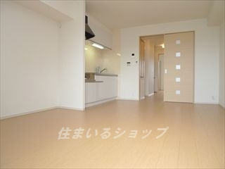 ユニベールＢの居間・リビング