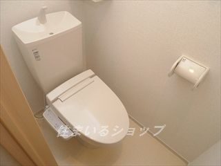 ユニベールＢのトイレ|シャワートイレ・収納あり