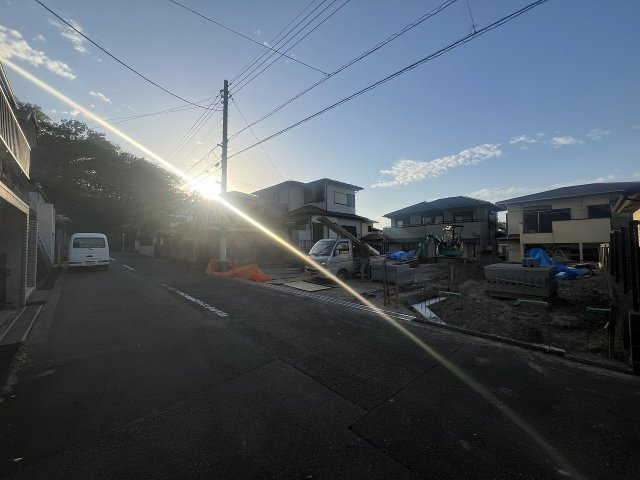 日野市平山11期　平屋建ての前面道路含む現地写真