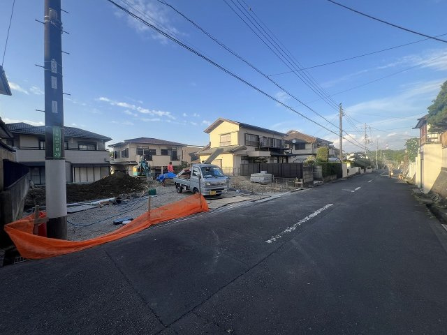 日野市平山11期　平屋建ての前面道路含む現地写真