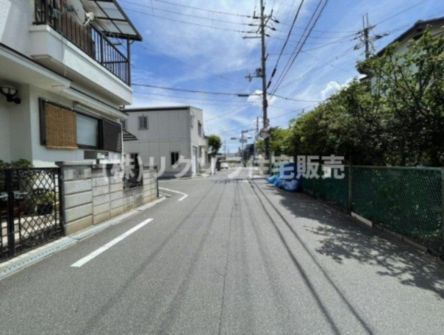 石津中町　中古一戸建ての前面道路含む現地写真|■物件内覧・資金計画相談・住宅ローン相談、リフォーム相談、お問合せ受付中■
※当日・翌日のご内覧、ご相談はお電話でのお問合せがスムーズです！