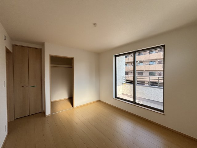 名東区猪子石2丁目｜名古屋市の戸建ならホームアップの収納|洗濯物をたたむ手間が省ける「掛ける収納」で家事時短に貢献。シワになりやすいシャツやジャケットもきれいに保管できます