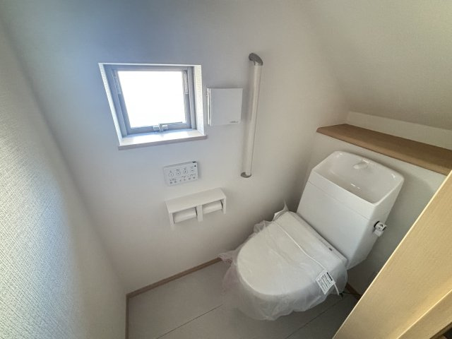 名東区猪子石2丁目｜名古屋市の戸建ならホームアップのトイレ|2か所にトイレを完備。混み合う朝や来客時も安心の設計！