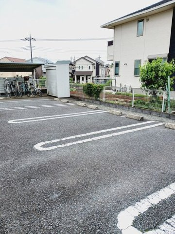【賃貸アパート】メゾン・ウエストの駐車場|カースペースがあります