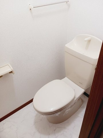 【賃貸アパート】メゾン・ウエストのトイレ|シンプルで使いやすいトイレです