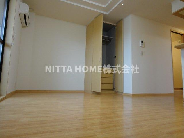 ル・シエル・ブル篠山の居間・リビング|お部屋は角部屋です◇