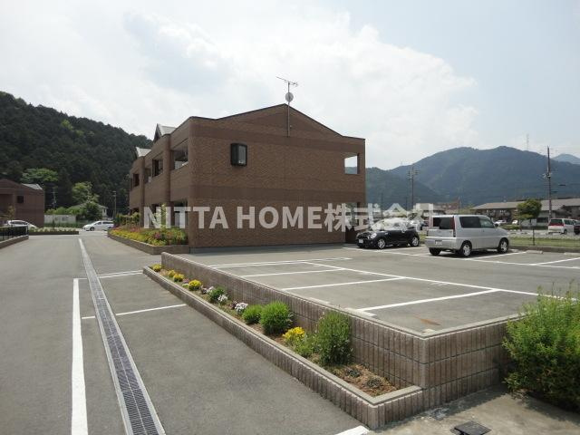 ル・シエル・ブル篠山の駐車場|駐車場は広く止めやすいです◎