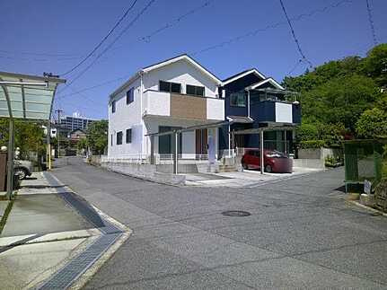 熊野町東山中古戸建の前面道路含む現地写真