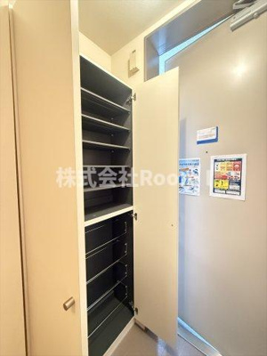 【玄関】 | メゾン　ヴェルデュール | 明るい玄関です
