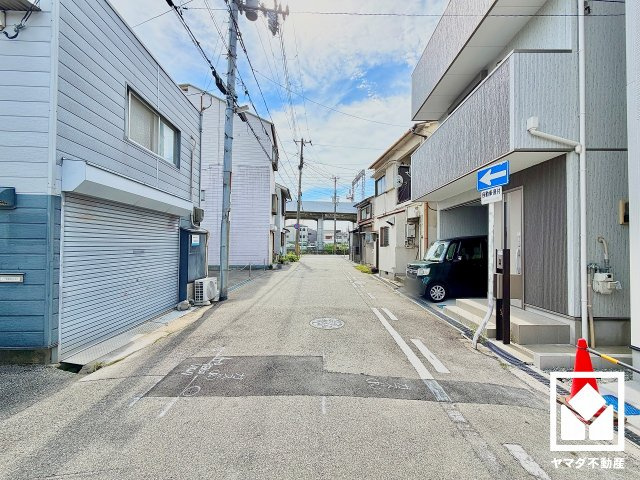 尼崎市梶ケ島の前面道路含む現地写真|まもりすまい保険10年保証加入済みで、ご購入後の安心を支えます。