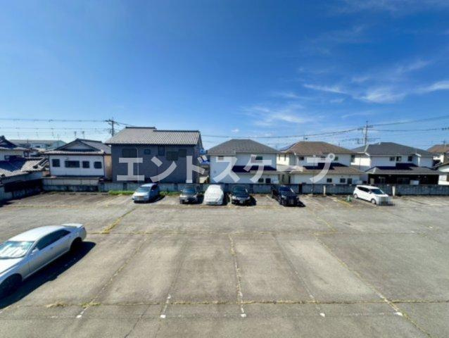 ラルジェ中里の駐車場|高崎、前橋のお部屋探しはエンドスケープまで！お客様の理想お聞かせ下さい♪