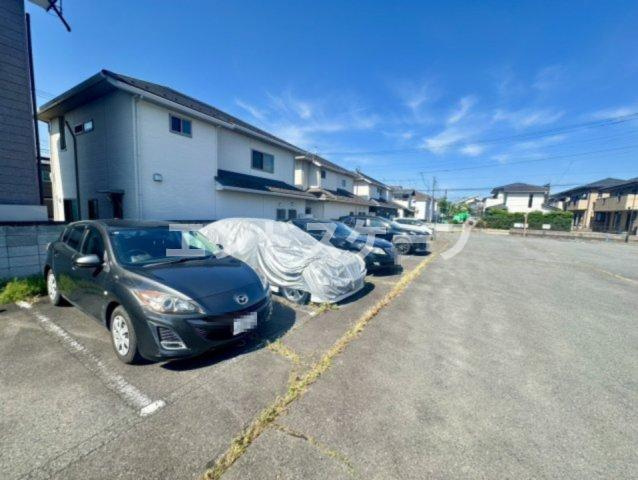 ラルジェ中里の駐車場|高崎、前橋のお部屋探しはエンドスケープまで！お客様の理想お聞かせ下さい♪