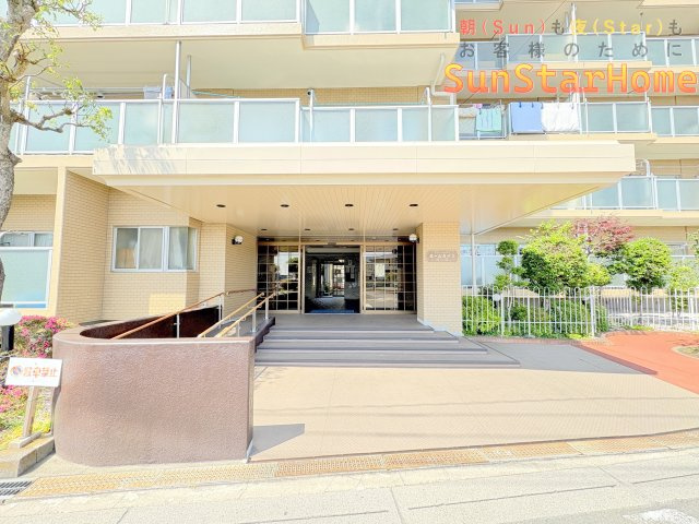 【サンスターホーム】グリーンシティバームハイツ河辺　リノベ完了　ペット飼育可のエントランス