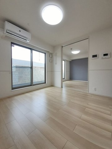 アット横小路の居間・リビング
