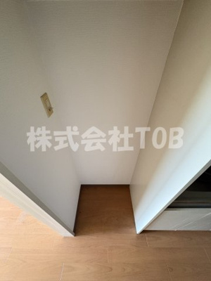 【その他】 | グレイス-給田3丁目- | 冷蔵庫置き場※クリーニング完了前※