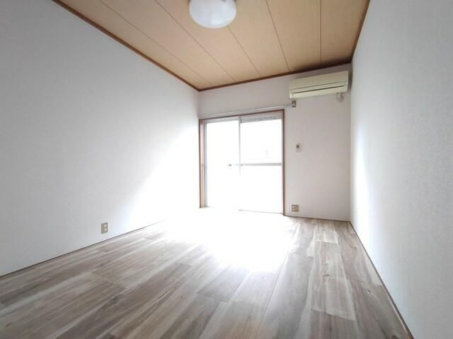 サダヨシベルシオンの内装