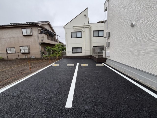 リブリメイプルの駐車場