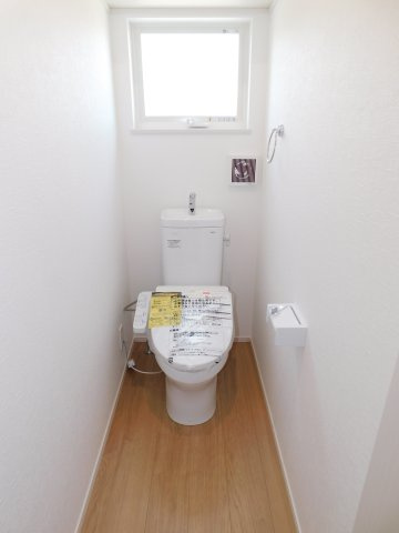 北名古屋市六ツ師松葉の新築一戸建のトイレ|◇トイレ◇　　１・２階ウォシュレット　節水タイプ