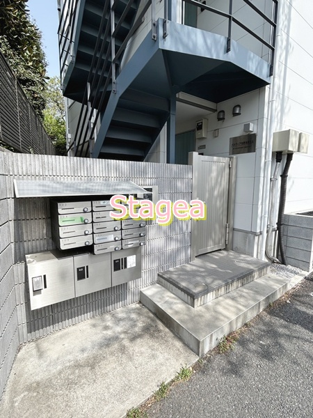 メルディア与野本町ⅡAのエントランス