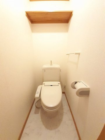 メゾンアネシスのトイレ|落ち着いたトイレです