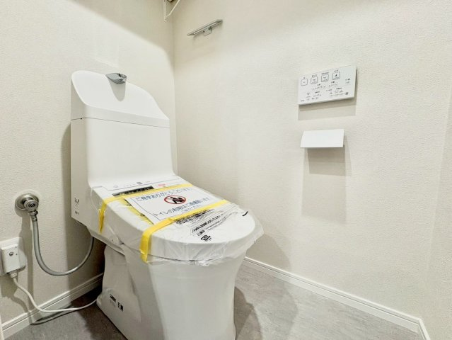 ライオンズマンション文京第2のトイレ|ウォシュレット付きのトイレはいつも快適！

現地ご見学希望・資料請求などお気軽にお問い合わせ下さい！
03-5990-5201