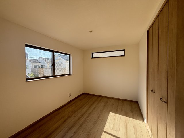 名東区猪子石2丁目｜名古屋市の戸建ならホームアップの洋室|全室にクローゼットを完備。お洋服や荷物を隠して収納できるので、お部屋をいつも広々スッキリと保てます。