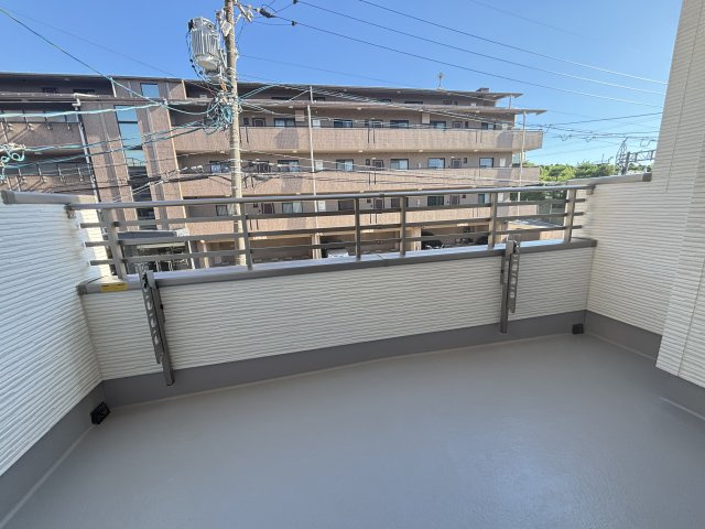 名東区猪子石2丁目｜名古屋市の戸建ならホームアップのバルコニー|南向きの広いバルコニーなら、家族みんなの洗濯物も一気に乾いて家事時短に