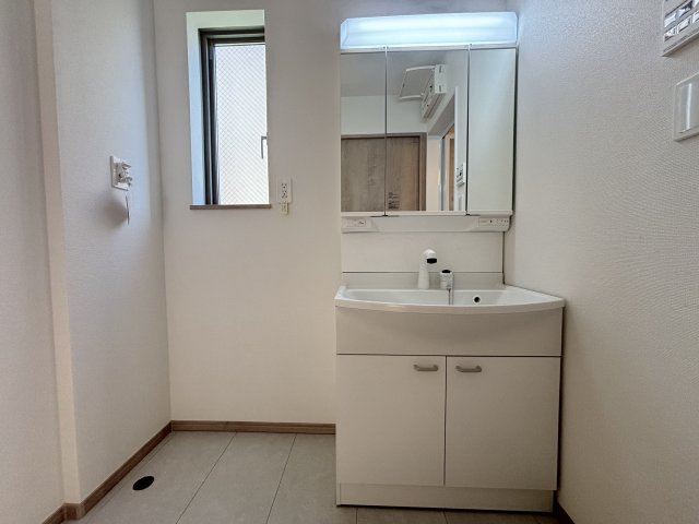 名東区猪子石2丁目｜名古屋市の戸建ならホームアップの独立洗面台|就寝前や朝の身支度の際など、快適にお使いいただける洗面台
