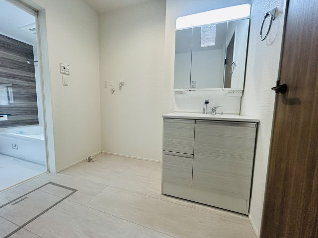 グラファーレ千葉市若葉区愛生町２期の洗面所|建築施工例