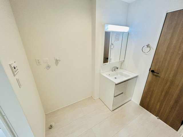 グラファーレ千葉市若葉区愛生町２期の洗面所|建築施工例