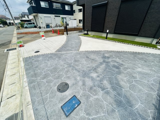 グラファーレ千葉市若葉区愛生町２期の玄関|建築施工例