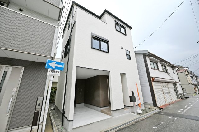 ファーストタウン梶ケ島新築一戸建て│2LDK+駐車1台可（ビルトインガレージ）