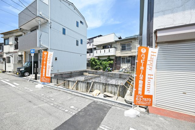 ファーストタウン梶ケ島新築一戸建て│2LDK+駐車1台可（ビルトインガレージ）の外観|小学校やスーパーまで徒歩10分圏内の子育て世代の方におススメの物件です。
