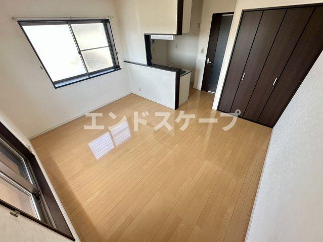 カサエスペランサＢの居間・リビング|高崎、前橋のお部屋探しはエンドスケープまで！お客様の理想お聞かせ下さい♪