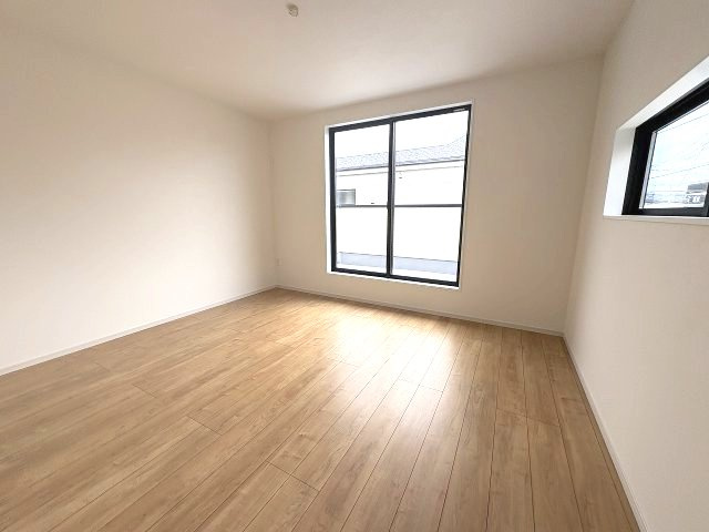【寝室】 | 福岡市南区曰佐4丁目2期　1号棟（全3棟）【仲介手数料無料・0円】 | 現地写真。2階主寝室です。