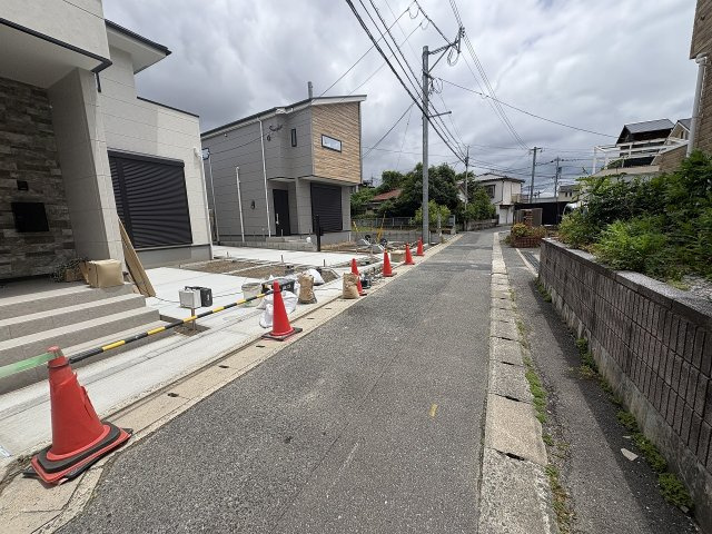 【その他】 | 福岡市南区曰佐4丁目2期　1号棟（全3棟）【仲介手数料無料・0円】 | 現地写真。前面道路です。