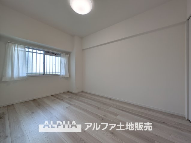 東大和グリーンタウン３号棟の洋室|【smart room】
◆機能性を備えた空間◆シンプルな形状で家具配置がしやすく、生活スタイルに合わせた使い方が可能。日常に取り入れやすい洋室です。