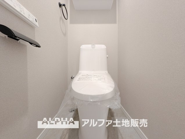 東大和グリーンタウン３号棟のトイレ|【Warm water flush toilet】
◆温水洗浄便座付きトイレ◆お掃除も楽々。快適に過ごすためには今や欠かせない設備の一つです。壁掛けリモコンで使いやすくいつでも清潔に保てます。