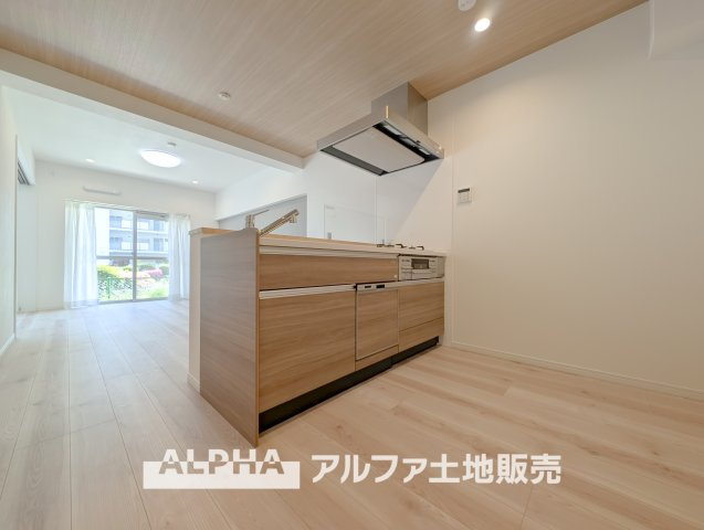 東大和グリーンタウン３号棟のキッチン|【Happy circle Kitchen】
◆団欒キッチン◆キッチンからは家族の団欒が飛び交い明るい陽射しを浴びながらの朝食は楽しく素敵な時を奏でる空間。