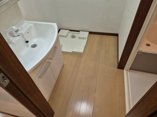 江端町　中古一戸建ての内装|洗面台　洗濯機置き場
■物件内覧・資金計画相談・住宅ローン相談、リフォーム相談、お問合せ受付中■
※当日・翌日のご内覧、ご相談はお電話でのお問合せがスムーズです！