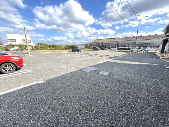 セイバリー メゾンBの駐車場