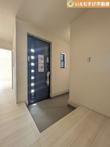 Livele Garden.S　寄居町第2の玄関|玄関がいつも片づくシューズインクローゼット
たっぷり入る収納設備で玄関がすっきり綺麗に過ごせると快適ですよね♪