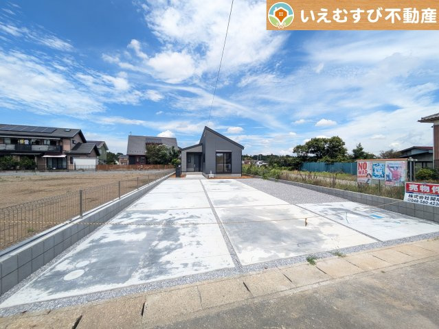Livele Garden.S　寄居町第2の駐車場|6台駐車可能なゆとりのカースペース
複数台車をお持ちでも、お友達が遊びに来てもゆとりの駐車スペース！