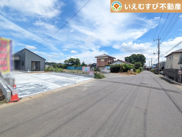 Livele Garden.S　寄居町第2の前面道路含む現地写真|充分な広さの8.8ｍ前面道路
間口が広くお車の出し入れも問題なく行えるスペースが確保されています♪