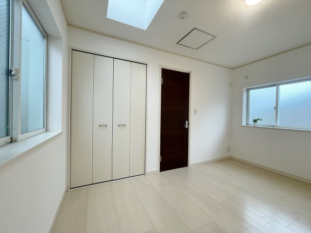板橋区東新町2丁目の洋室|洋室7.3帖にはウォークインクローゼットがあり居室部分を広々とお使いいただけます