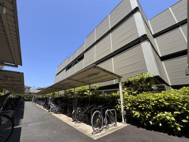 立川市高松町１丁目の中古マンションの駐輪場