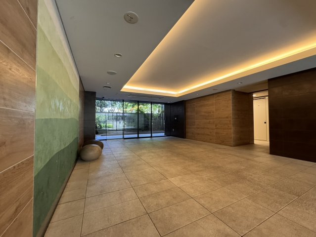 立川市高松町１丁目の中古マンションのエントランス