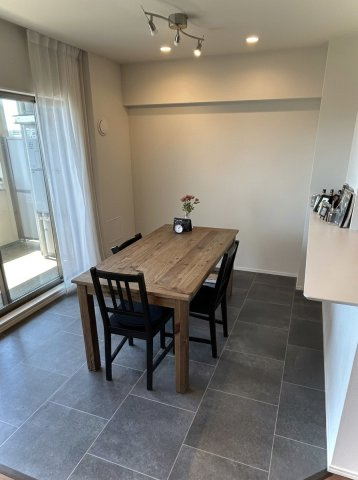 立川市高松町１丁目の中古マンションの居間・リビング